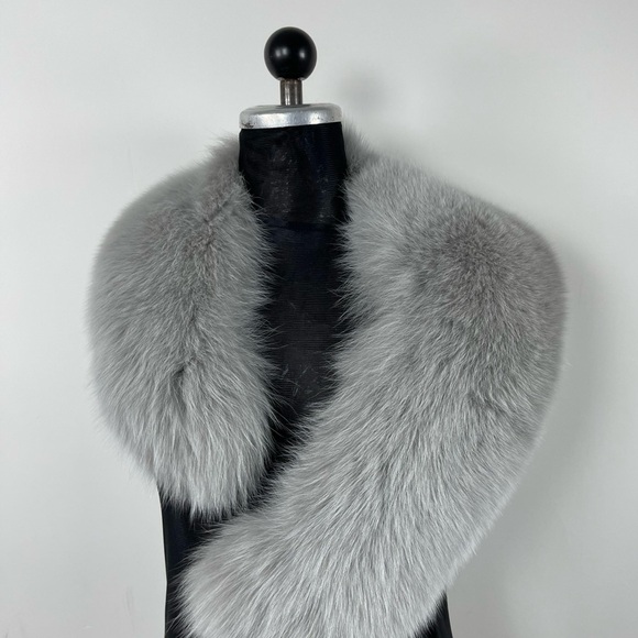 Elegant Gray Fur Collar - Picture 5 of 8